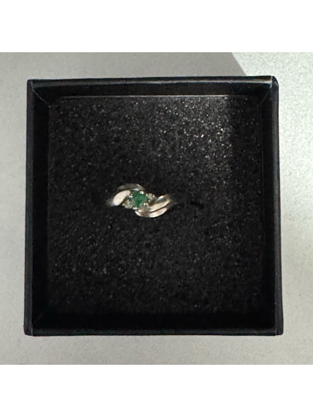 Elegant Stamped 10k Diamond and Emerald Women's Ring size 5.25/6 💯 real.